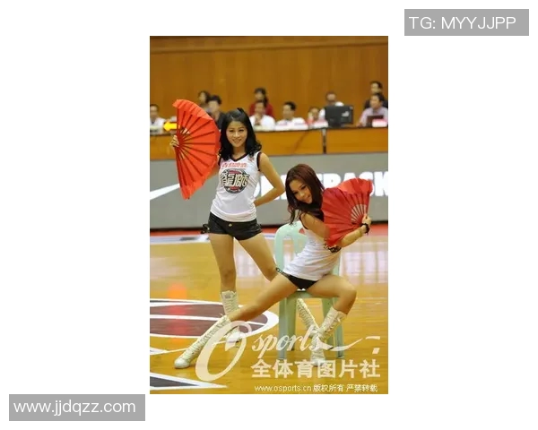 足球宝贝和CBA队员：足球宝贝与CBA球员的合作与互动
